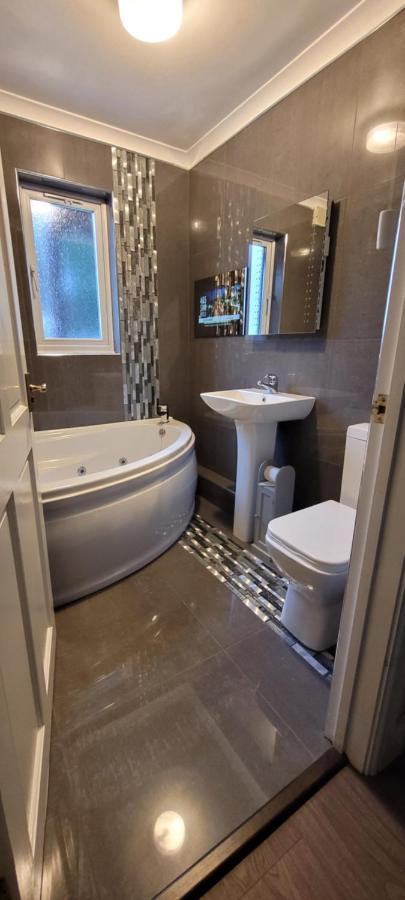 Tides Reach - 3 Bedroom Holiday Home - Llanreath - Pembroke Dock Exterior photo